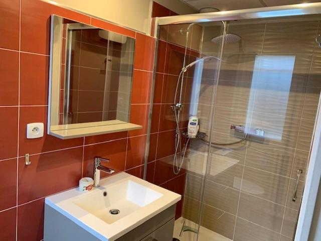 Chambre Independante Chez Particuliers Avec Salle De Bain Privative อองส์ ภายนอก รูปภาพ